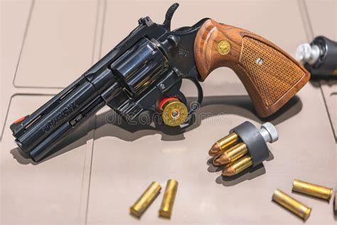 Toradh íomhá ar Colt Python Speed Loaders and Cases