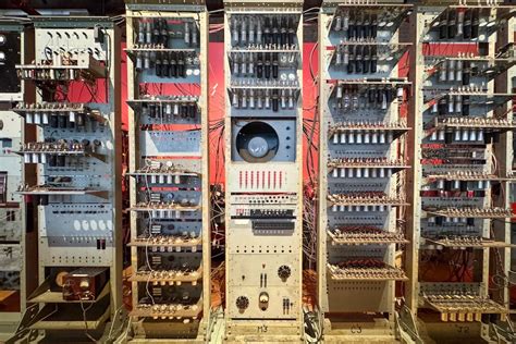 Afbeeldingsresultaten voor 1st Modern Computer