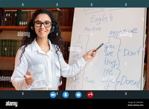 Teacher Speaking to Camera に対する画像結果