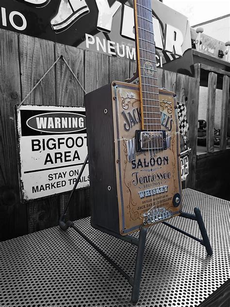 Afbeeldingsresultaten voor Cigar Box Guitar Delta Blues