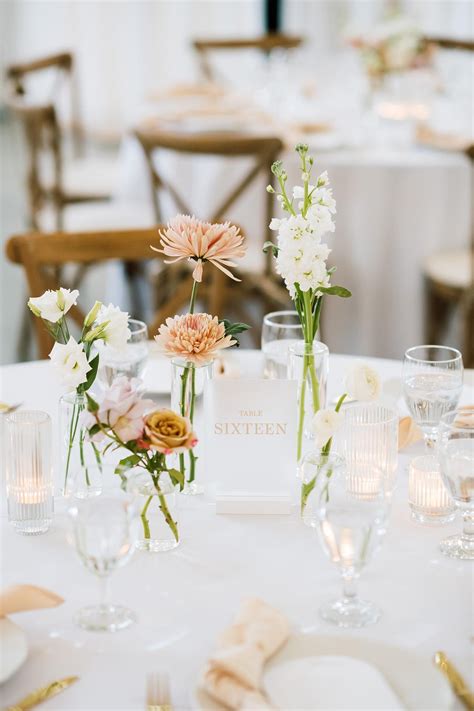 Afbeeldingsresultaten voor Rustic Single Stem Wedding Table