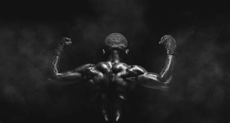 Bodybuilder Standing Relaxed Back View に対する画像結果