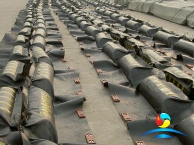 Afbeeldingsresultaten voor Clam Shell Spill Containment