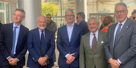 Toradh íomhá ar Tim Cook Gangsta Paradise