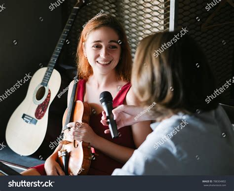 Toradh íomhá ar Transcript of a Celebrity Interview