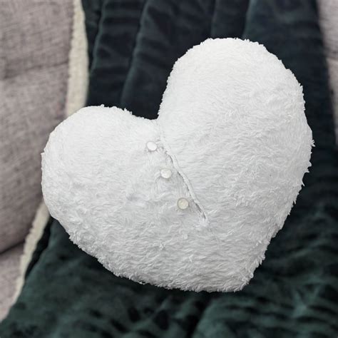 Toradh íomhá ar Free Heart Pillow Sewing Pattern