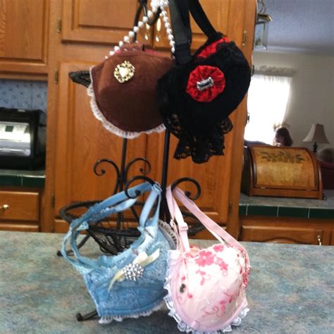 How to Make a Purse From a Bra に対する画像結果