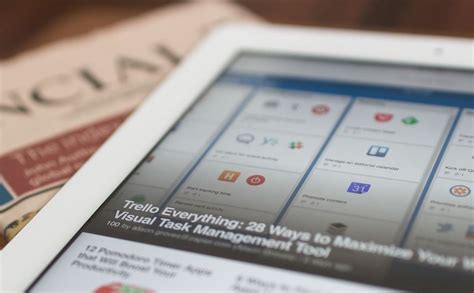 Types of Media in Digital Era に対する画像結果