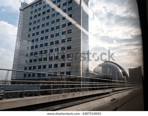 Toradh íomhá ar LRT Side Vector Ai File