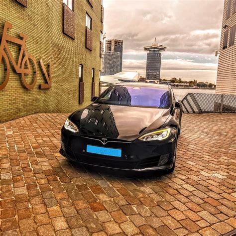 Tesla Taxi に対する画像結果