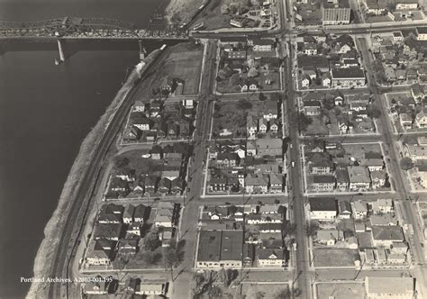 Toradh íomhá ar Digital Multimeter Measuring Voltage