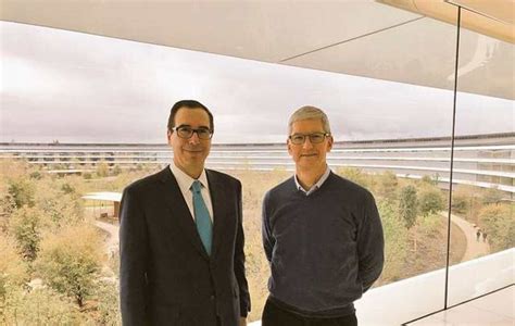 Tim Cook's Partner に対する画像結果