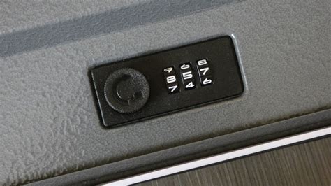 Crack Amazon Basic Safe に対する画像結果