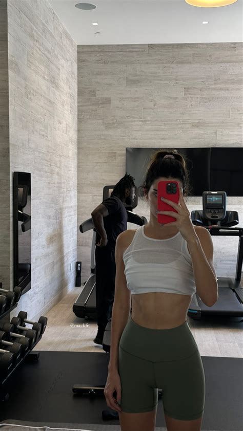 Toradh íomhá ar Kendall Jenner Workout