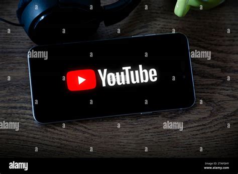 YouTube Home Screen On Phone に対する画像結果