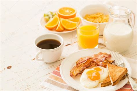 Traditional American Breakfast に対する画像結果