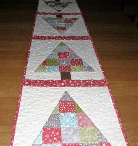 Toradh íomhá ar Christmas Tree Quilted Table Runner Pattern