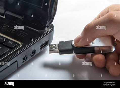 How to Use a USB Memory Stick に対する画像結果