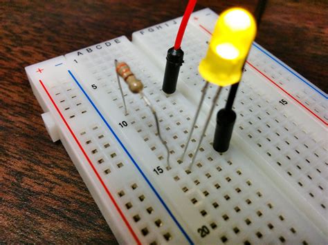 Creating a Simple LED Circuit に対する画像結果