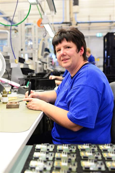 Hi-Tech Factory Assembly Line に対する画像結果