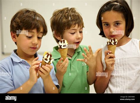 Toradh íomhá ar Lab Rat Eating