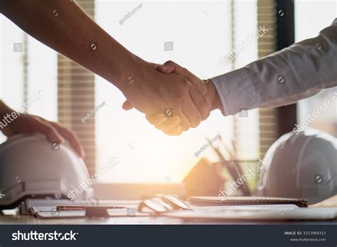 Toradh íomhá ar Software Engineer Handshake