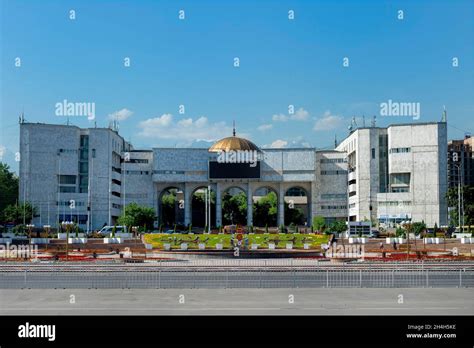 Toradh íomhá ar Ala-Too Square