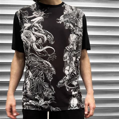 Image result for Alien vs Predator T-Shirt