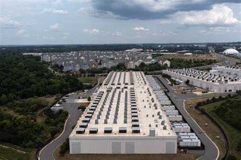 Afbeeldingsresultaten voor Amazon Data Center Building Inside