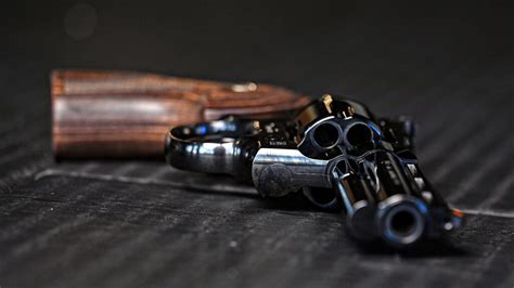 Toradh íomhá ar Colt Python Knex Gun