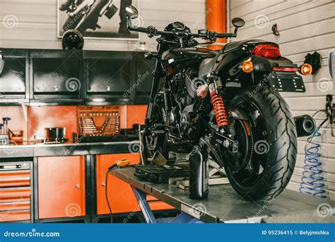 Afbeeldingsresultaten voor Motorcycle Service Lift