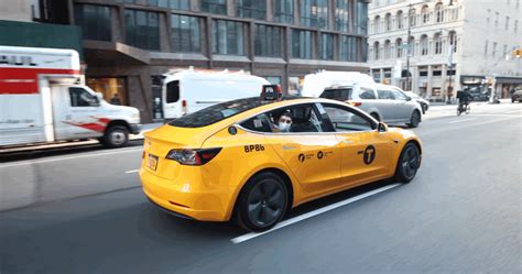 Tesla Taxi に対する画像結果