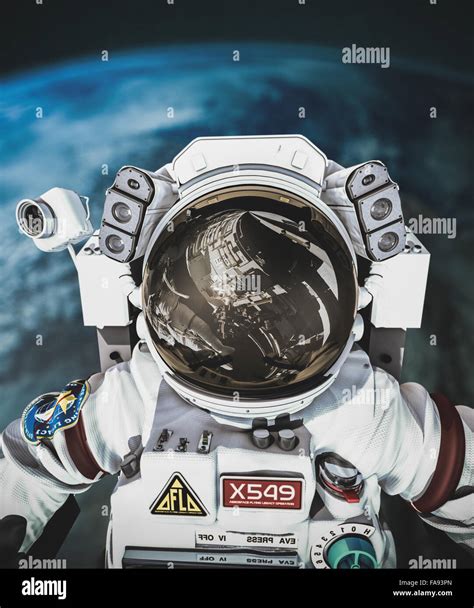 Afbeeldingsresultaten voor Astronaut Helmet Reflection