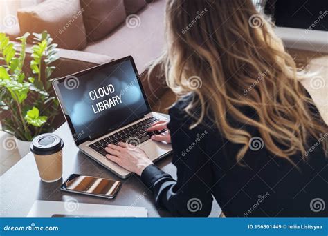 Woman Working On Computer Back View に対する画像結果