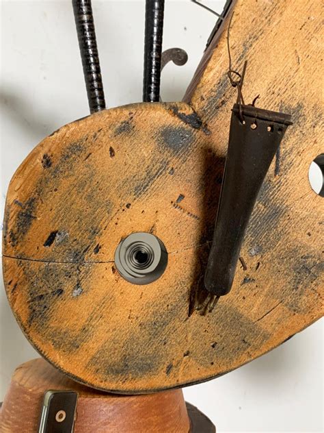 Toradh íomhá ar Sculpture From Found Objects