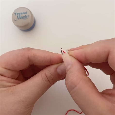How to Thread a Needle for Embroidery に対する画像結果