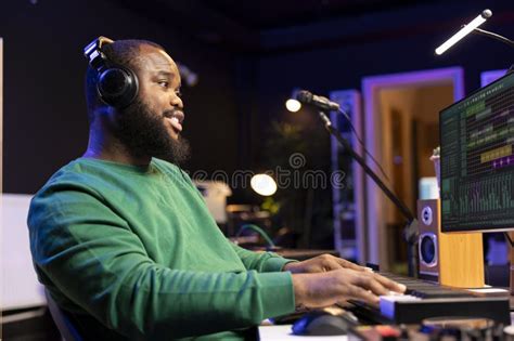 Toradh íomhá ar Sound Playing From Computer