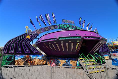 Alien Theme Roller Rink に対する画像結果