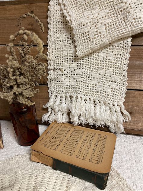 Afbeeldingsresultaten voor Vintage Crochet Table Runner Patterns