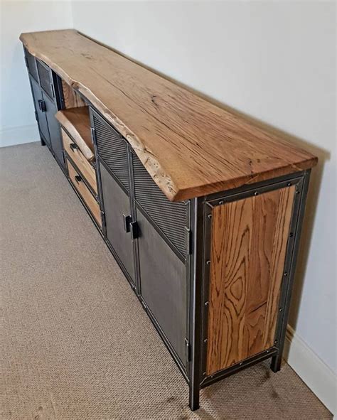 Toradh íomhá ar Rustic Industrial Style Table with Storage