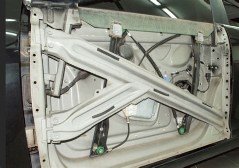 Toradh íomhá ar Open Door Outside Night