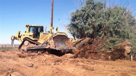 Toradh íomhá ar Buldozer Clearing Trees