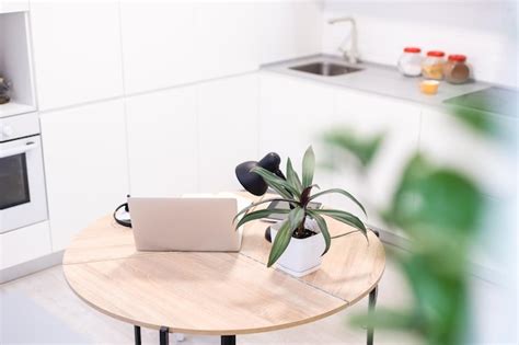 Afbeeldingsresultaten voor Kitchen Table with Computer