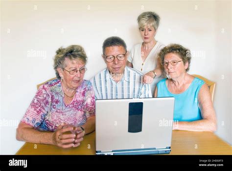 Computer Help Senior-এর ছবি ফলাফল