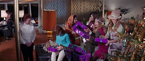 Christmas James Bond に対する画像結果