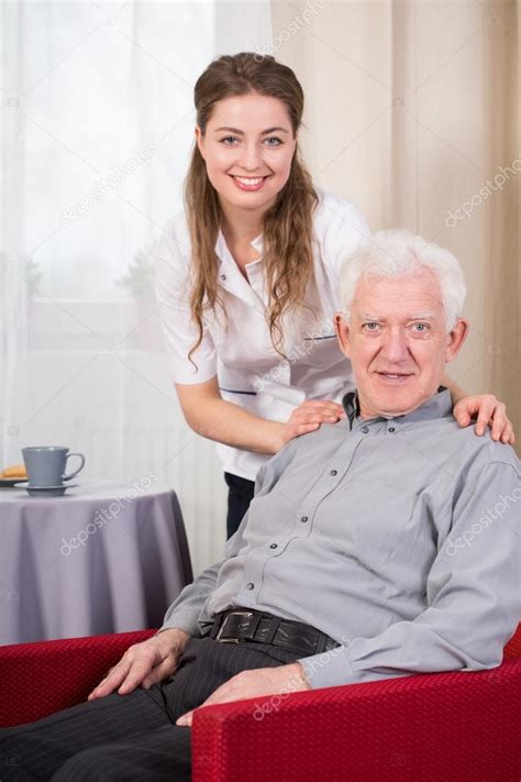 Senior Care Social Worker に対する画像結果