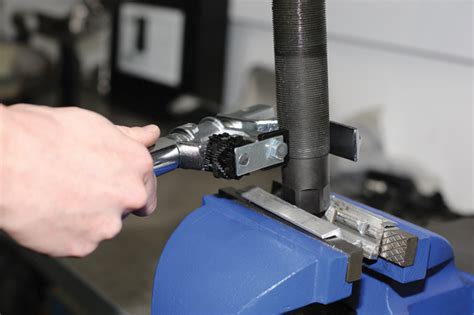 Toradh íomhá ar Left Hand Thread Chaser