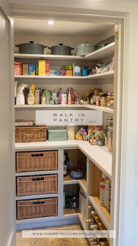 Walk-In Pantry Closet に対する画像結果