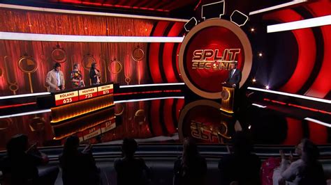 Toradh íomhá ar Split Stage Set Design