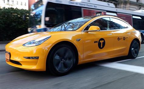 Tesla Taxi に対する画像結果